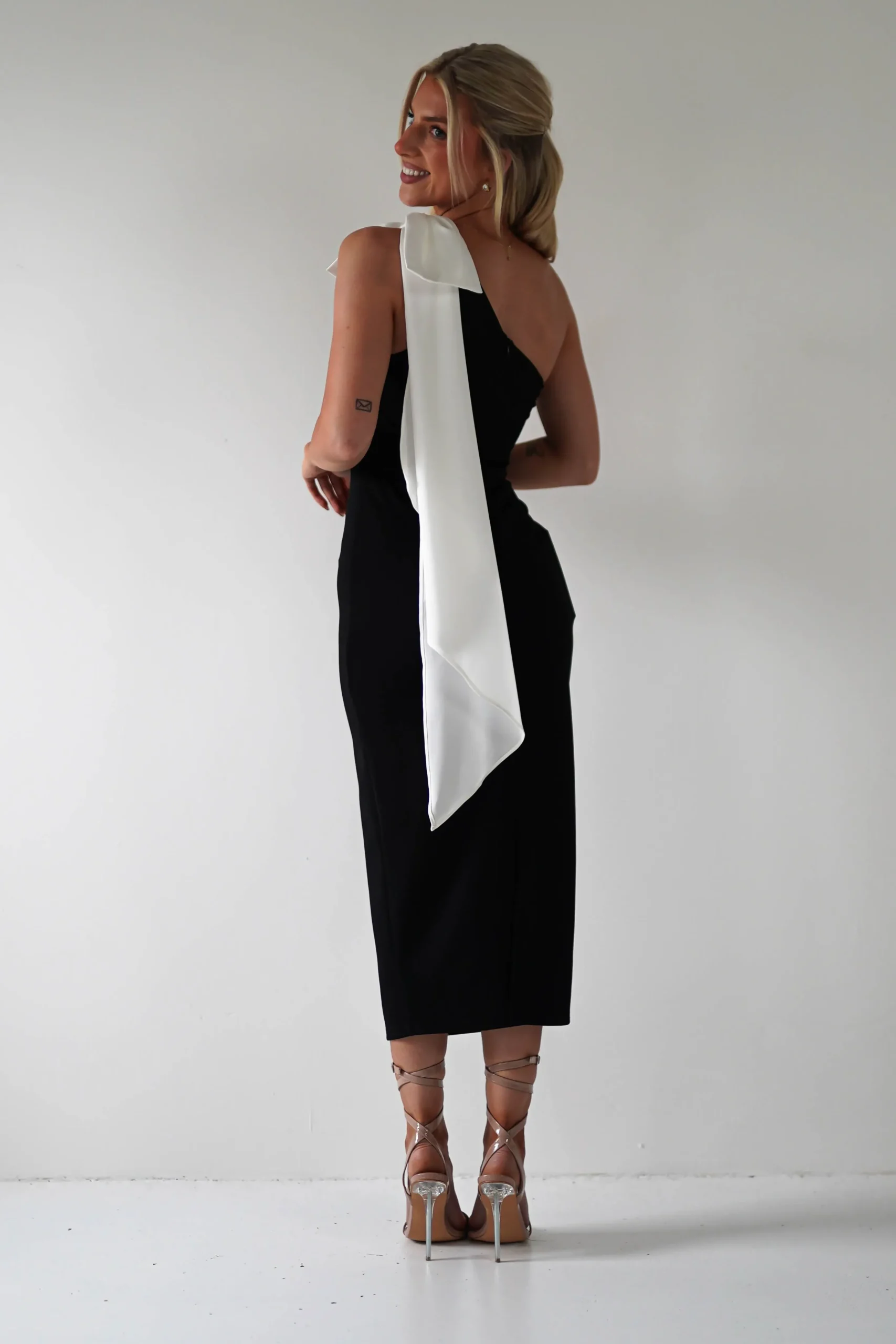 Discount Camella Bodycon Bow Detail Midi Dress | Black Mittellange Kleider|Midi-kleider