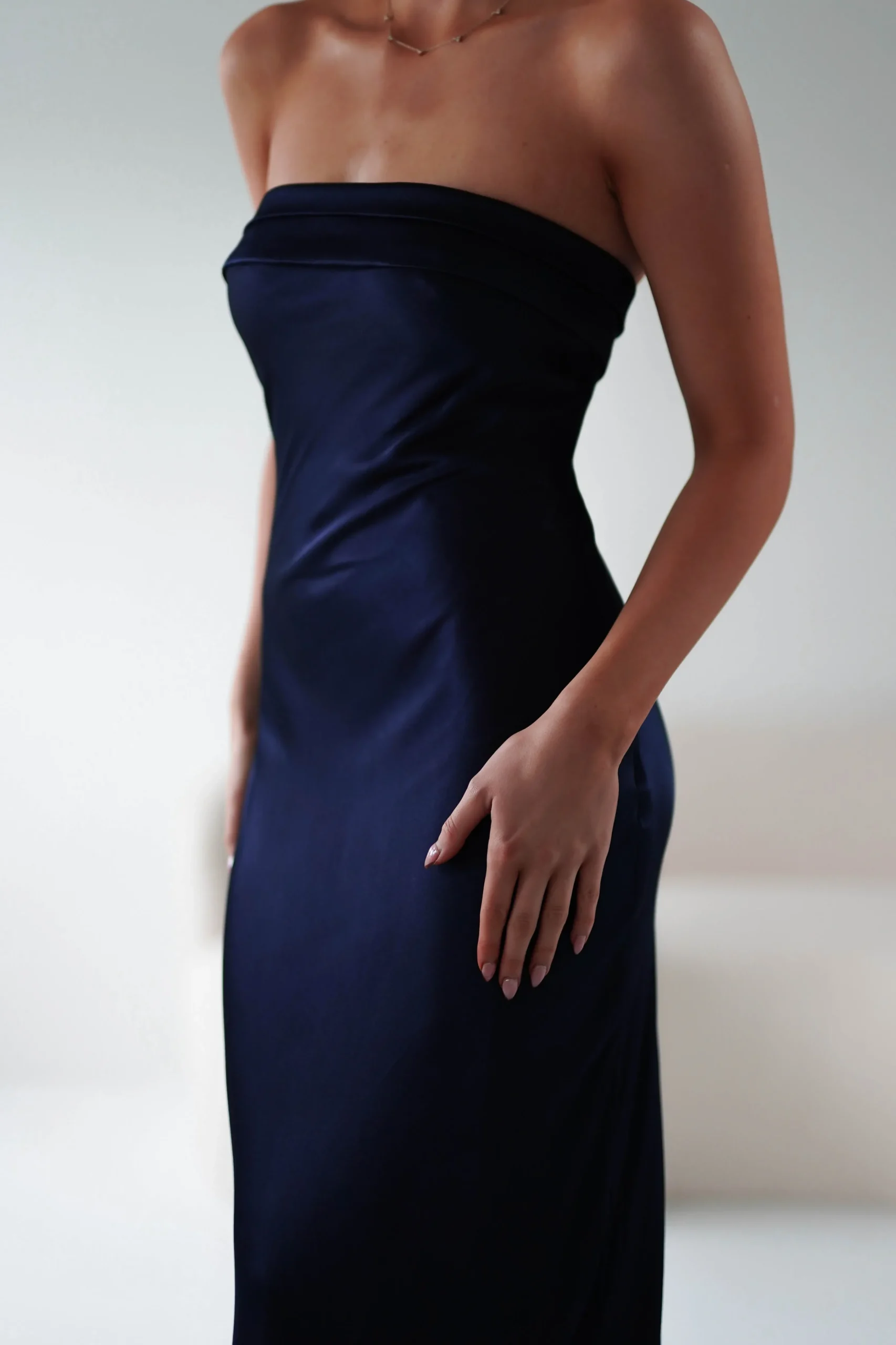 New Lucia Soft Satin Slip Midi Dress | Navy Mittellange Kleider|Midi-kleider