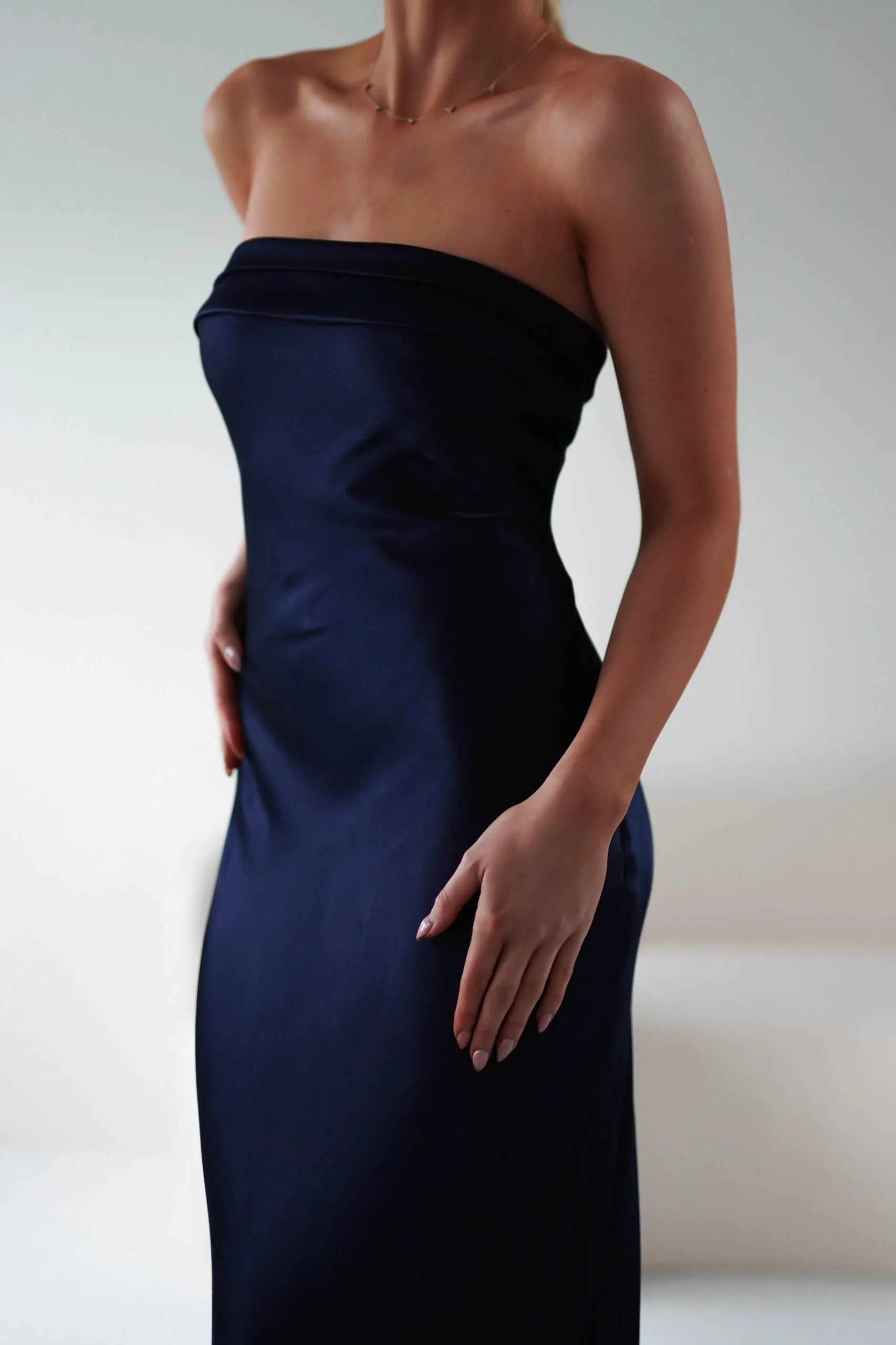 New Lucia Soft Satin Slip Midi Dress | Navy Mittellange Kleider|Midi-kleider