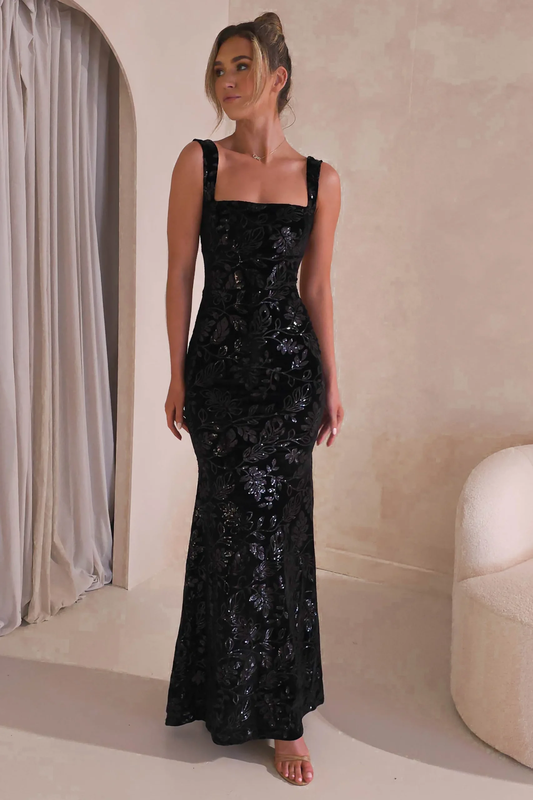 New Sharma Squareneck Velvet Gown | Black Lange Kleider|Maxikleider